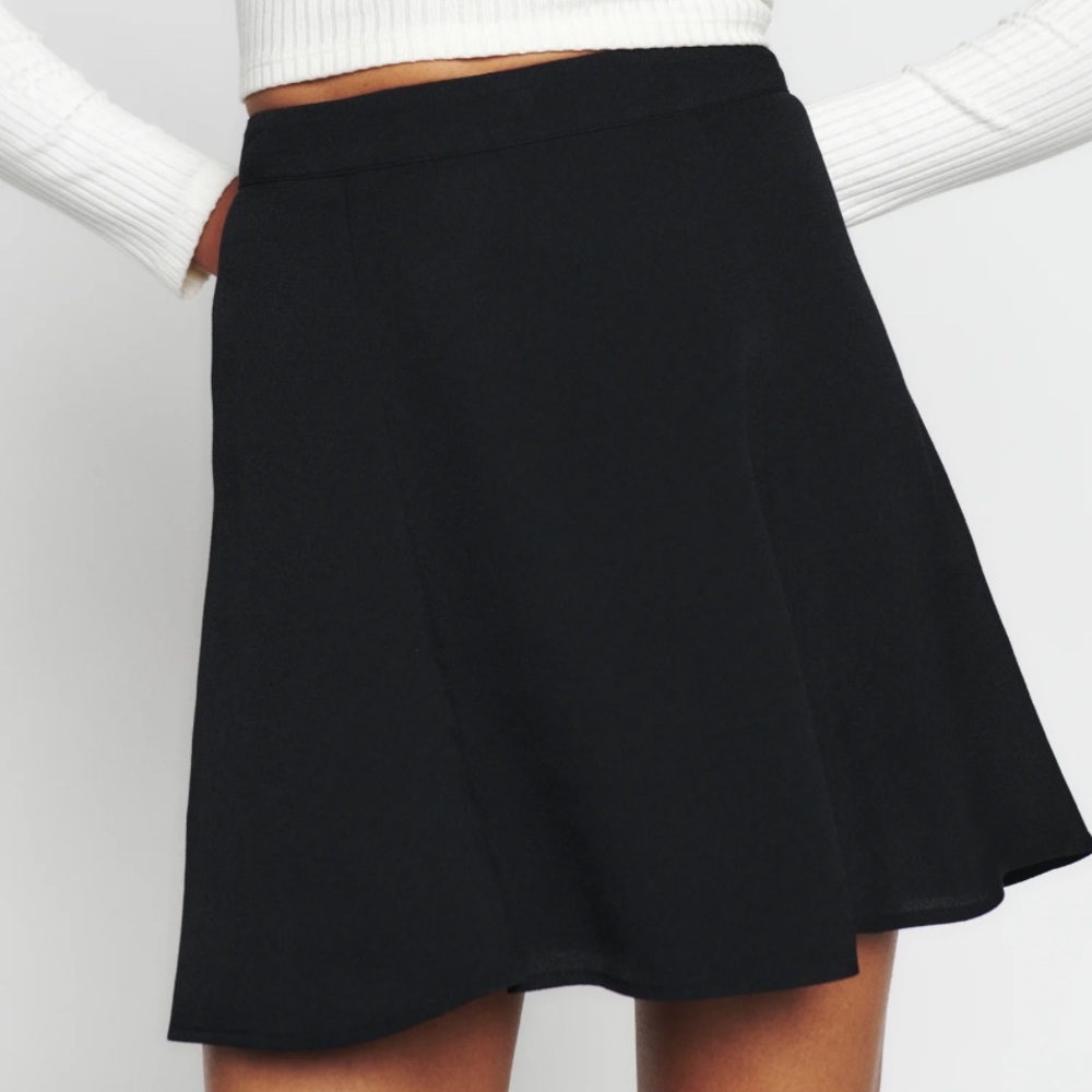 Reformation Flounce Skirt in Black 🖤
